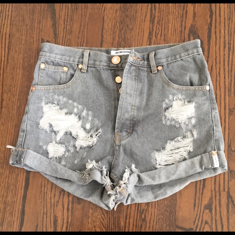Size 26 One Teaspoon distressed jean shorts